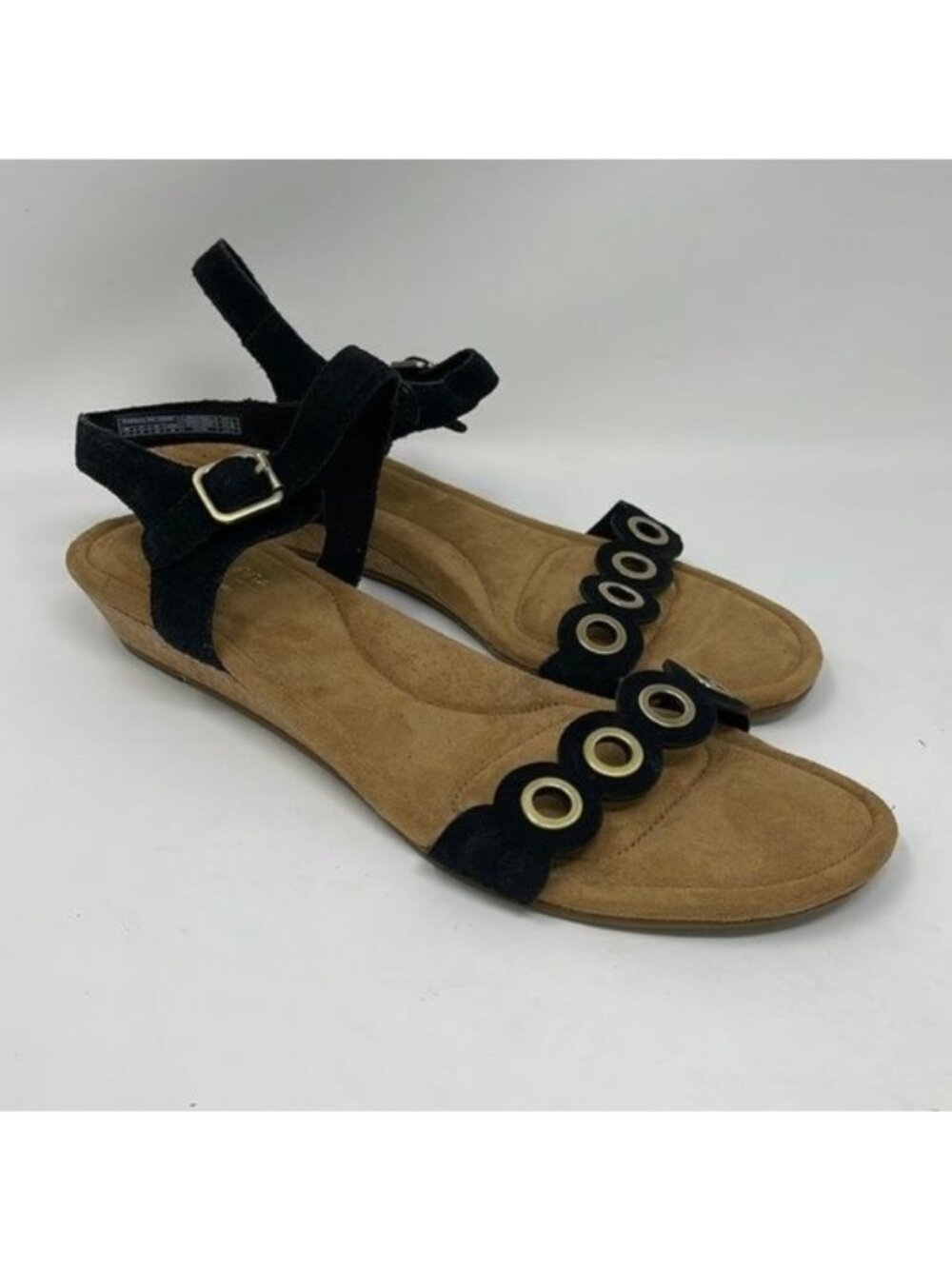 Koolaburra by Ugg sandals Leira Scalloped Wedge memory foam